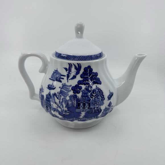 Vintage Royal Cuthbertson Blue Willow Swirl Ceramic Teapot with Lid Blue White - Picture 1 of 7